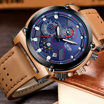 klassische Sportuhr mit braunem Lederarmband