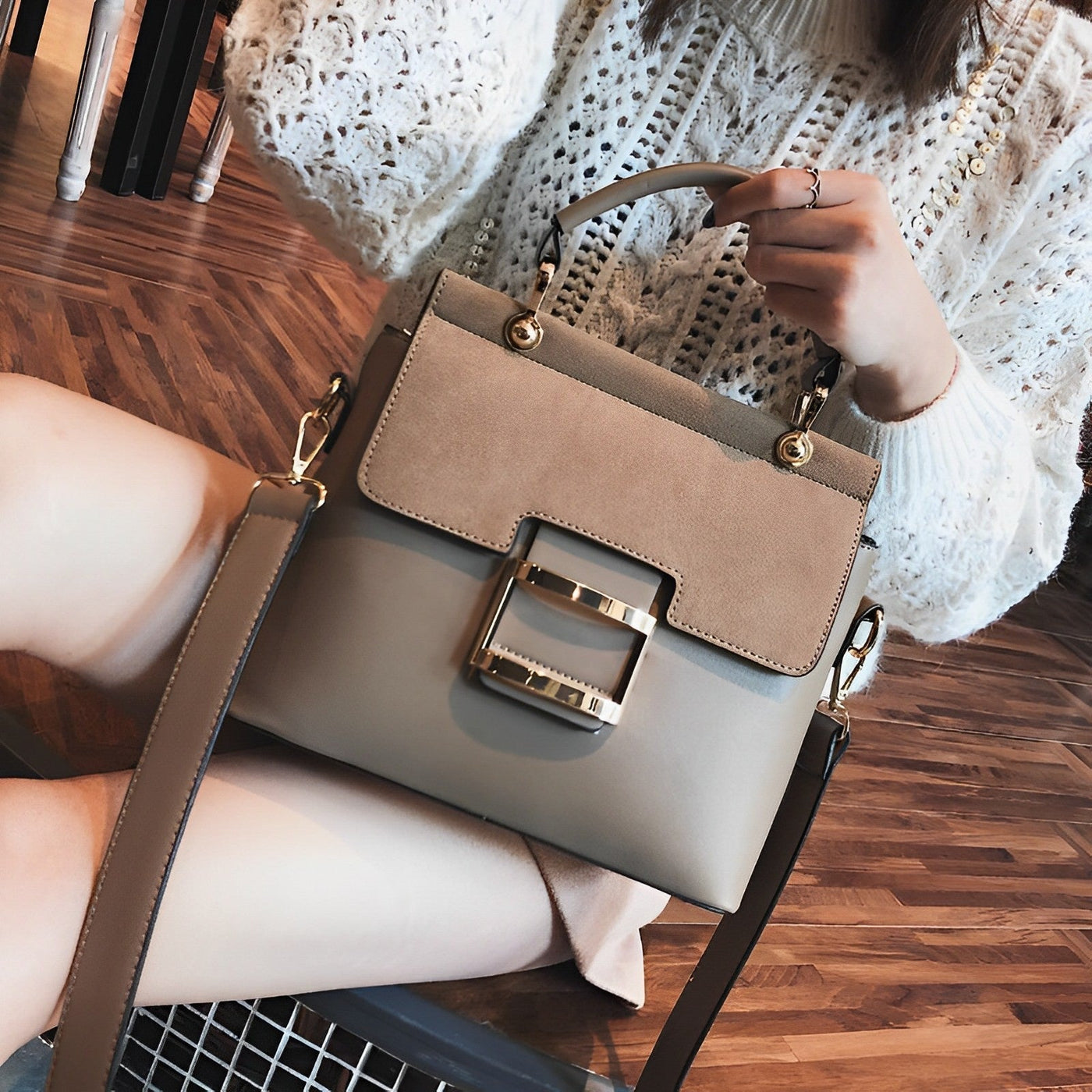 Elegante Handtasche | Zweifarbiger Look | Statement-Schnalle