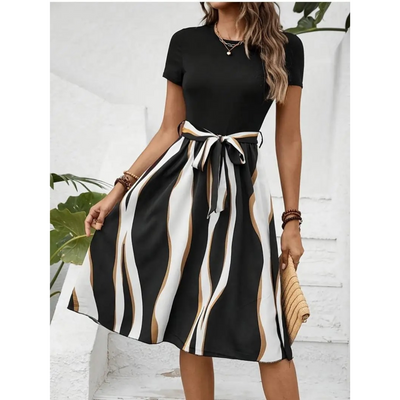 Midikleid | Taillengürtel & ausgestellter Rock | Feminin & Elegant