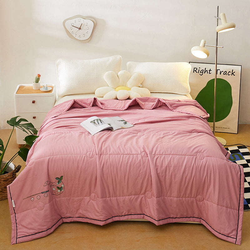 CoolLuxe™ | Kühlende Bettdecke aus Eisseide für den Sommer