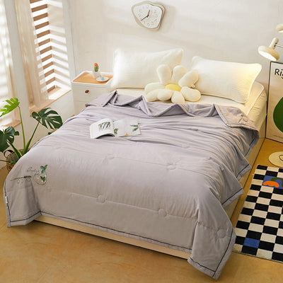 CoolLuxe™ | Kühlende Bettdecke aus Eisseide für den Sommer