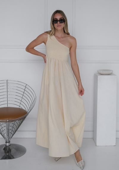 MiannCo™ – Tia One-Shoulder Maxi-Kleid mit Raffung in Buttermilk