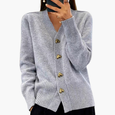 Stella | Elegante Strickjacke mit Herzknöpfen