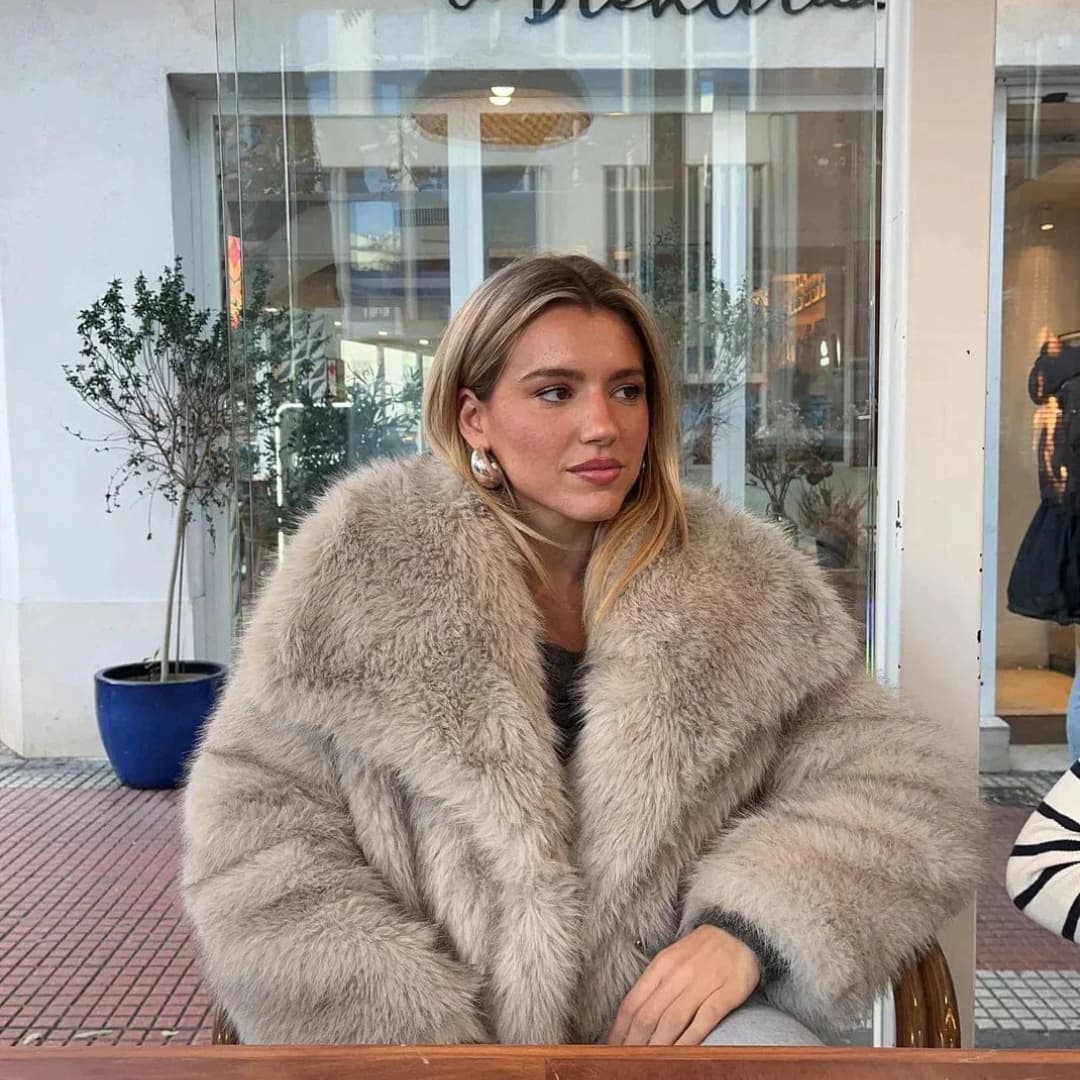 Mara | Flauschiger Mantel für Damen