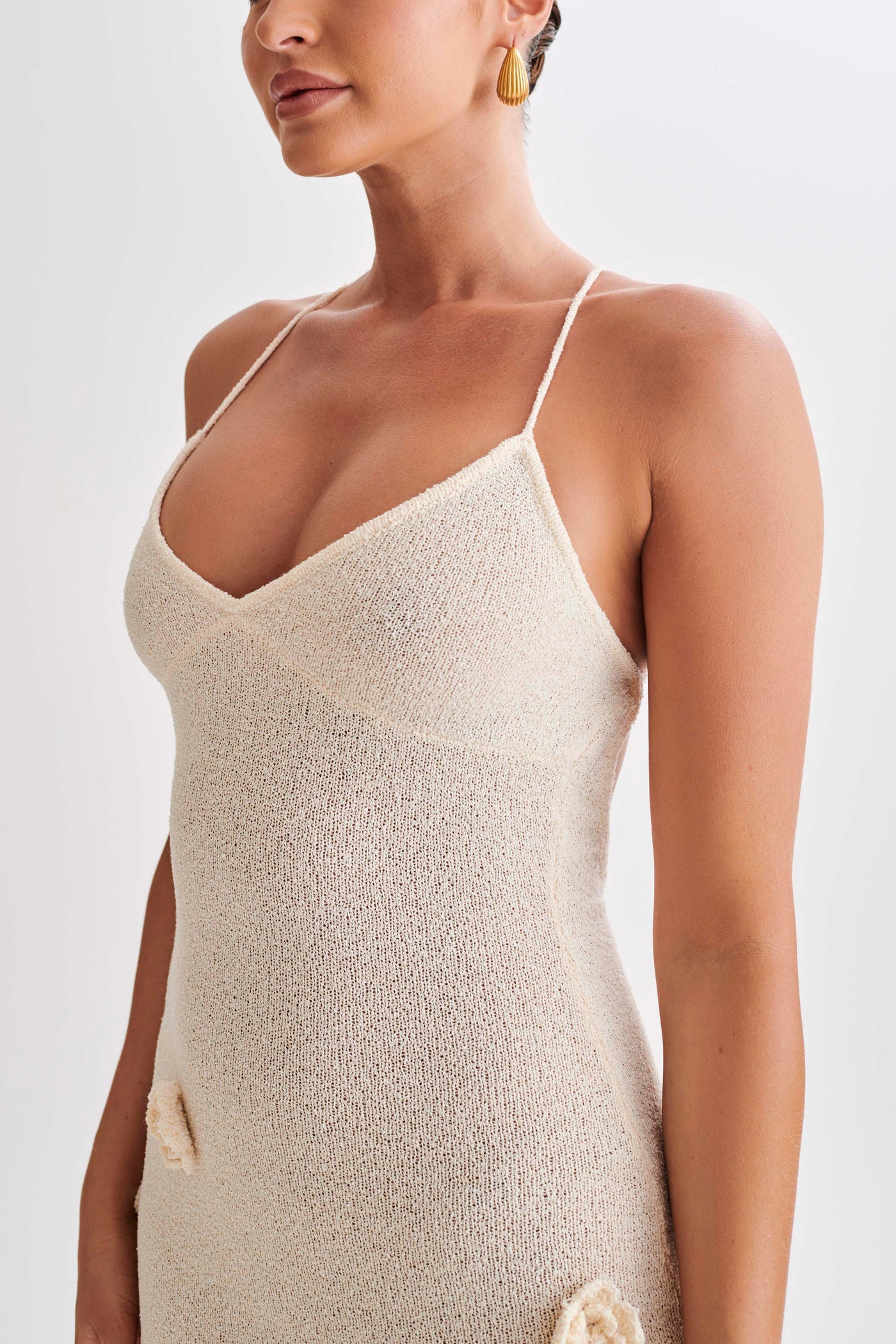 Strickkleid mit Spaghettiträgern | 3D-Blumen-Akzente | Feminin & Ausdrucksstark