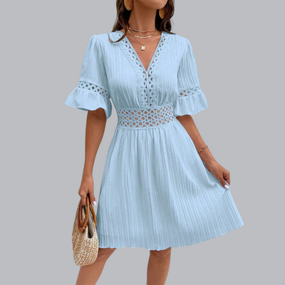 Regina™ | Feminines Kleid mit Stickdetails und Taillenbetonung