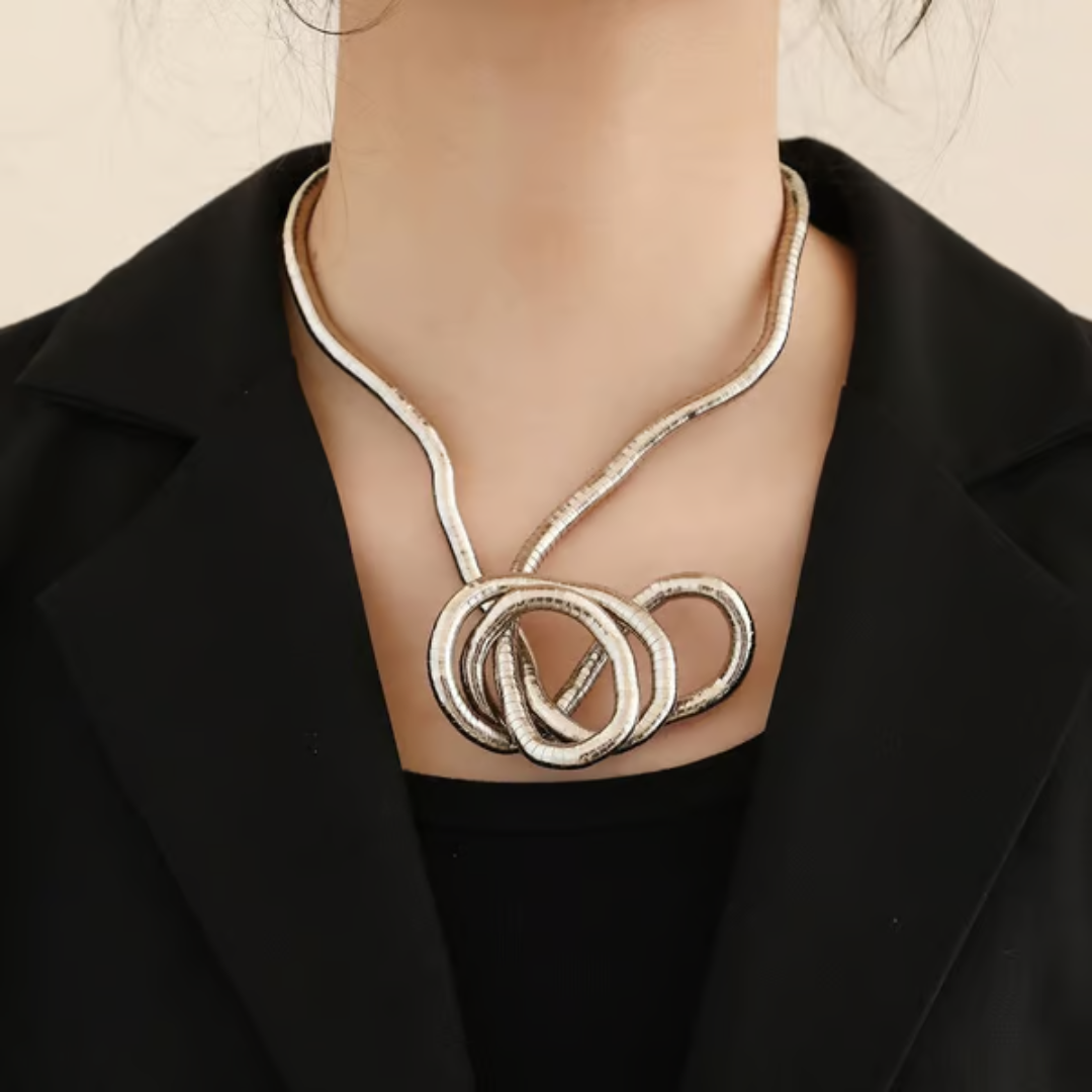 Daphne™ Statement-Kette mit kunstvollem Knoten-Design