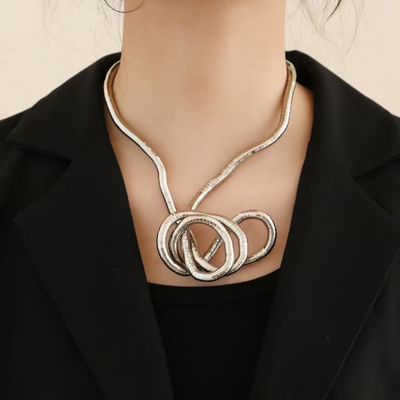 Daphne™ Statement-Kette mit kunstvollem Knoten-Design