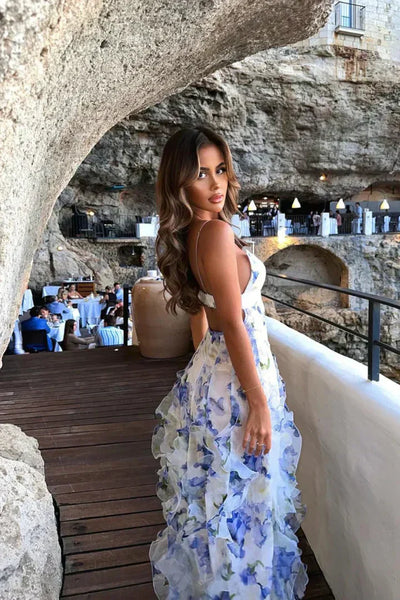 Damenkleid mit Rüschen und floralem Muster