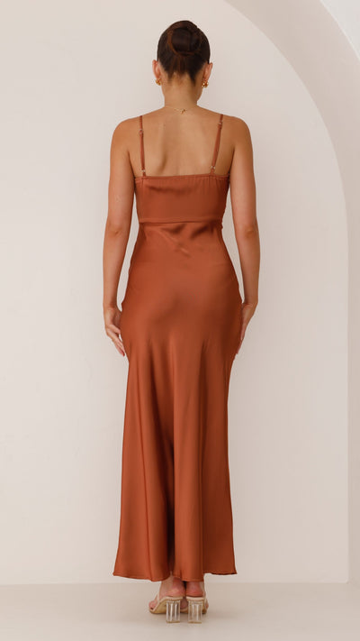 Sommerkleid aus Satin mit hohem Schlitz – Figurbetont & Elegant