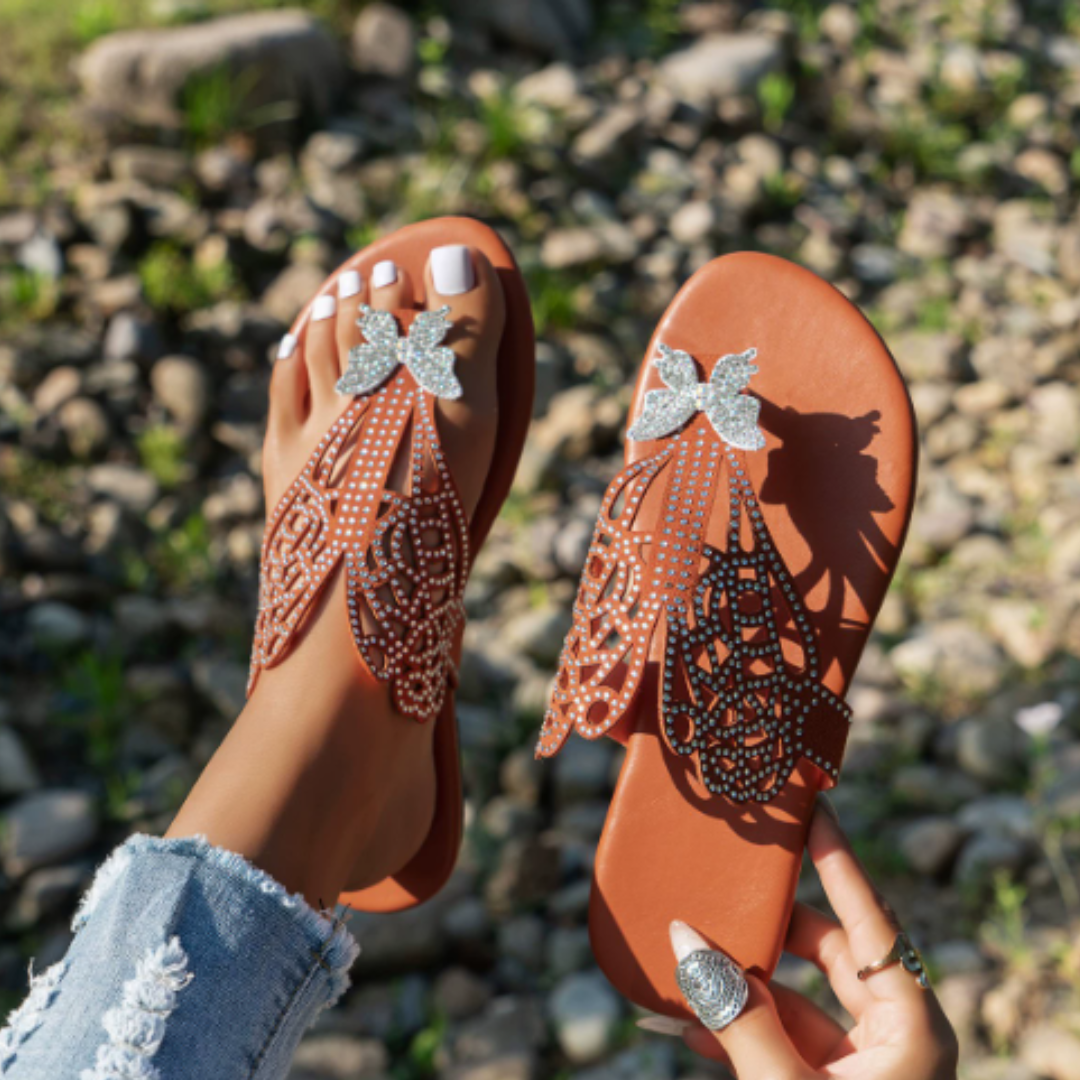 Papillon™ – Schmetterlingsverzierte Sommerschlappen