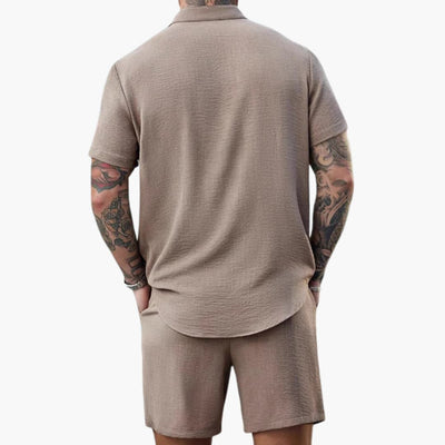 Herren Set mit Henley Shirt und Shorts für den Sommer