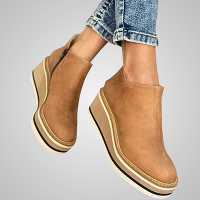 Deborah™ | Premium Sandale mit Keilabsatz