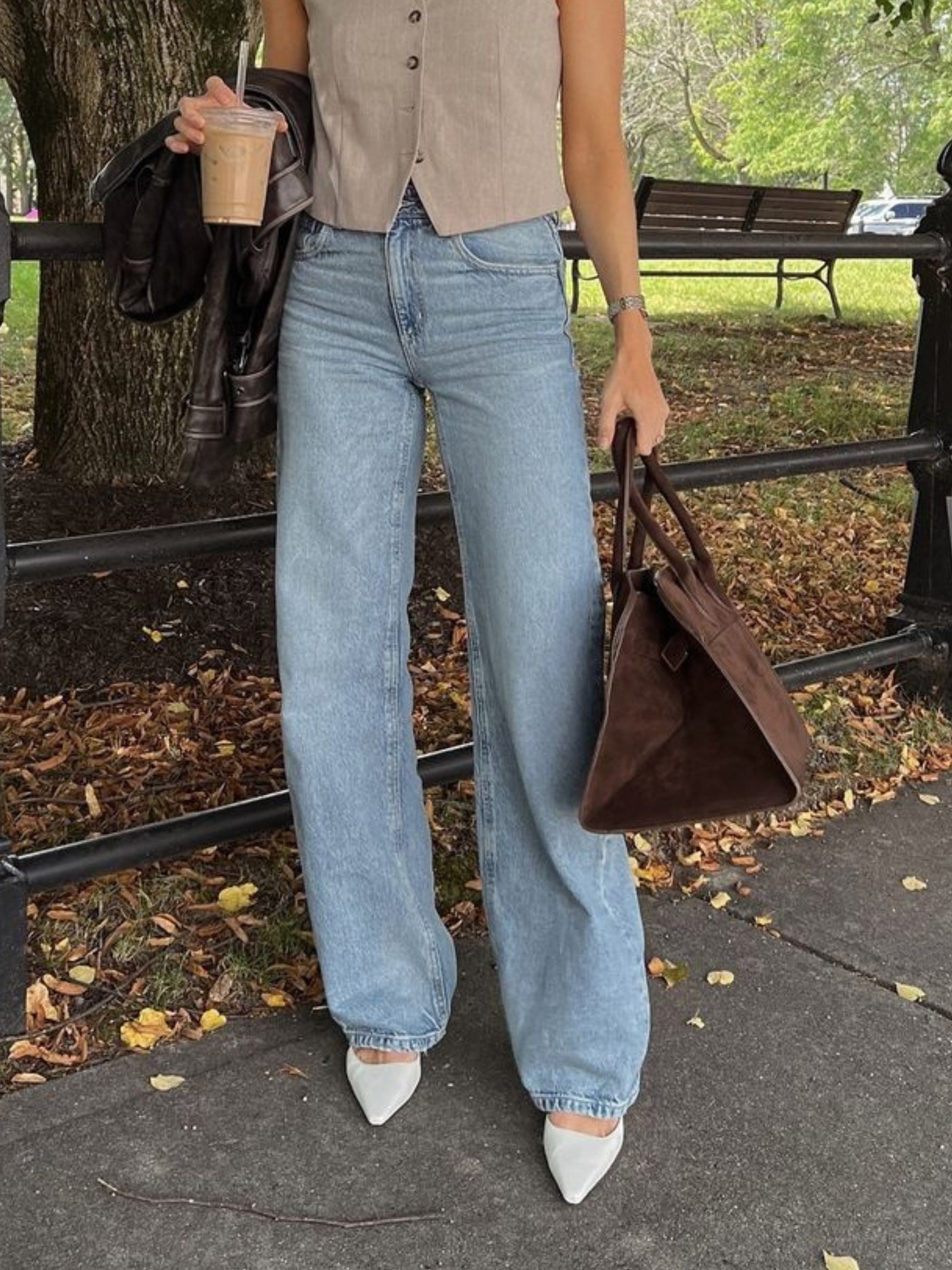 Handtasche aus Veloursoptik | Klassischer Schnitt | Zeitlose Eleganz