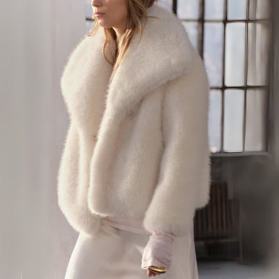 Mara | Flauschiger Mantel für Damen