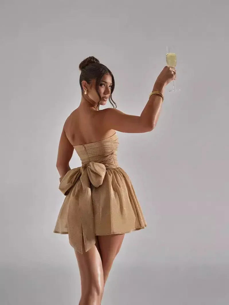 Glitzerndes Mini-Kleid | Trägerlos & Elegant | Party-Highlight