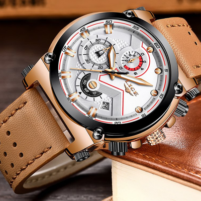 klassische Sportuhr mit braunem Lederarmband