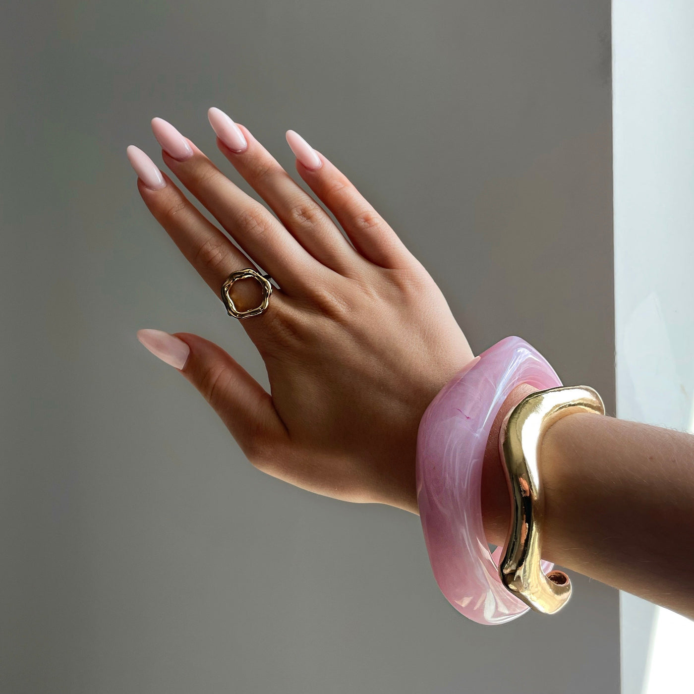 Elegantes Offenes Gold Armband – Stilvolles Highlight für deinen Look