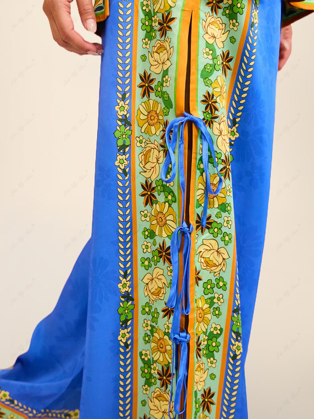 Completo Nara – Top mit seitlichen Schnürungen & bedruckte Palazzo-Hosen