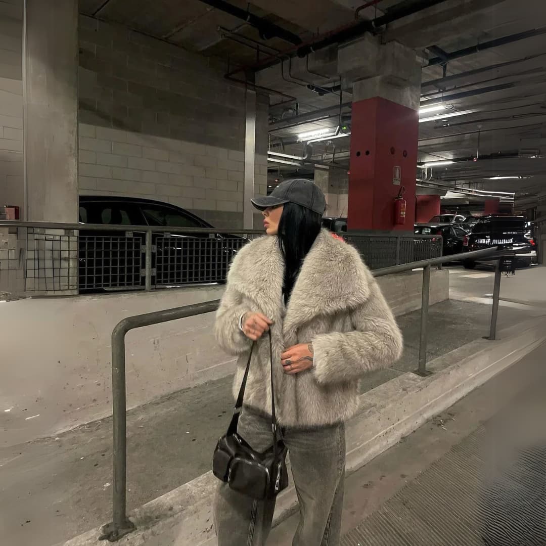 Mara | Flauschiger Mantel für Damen