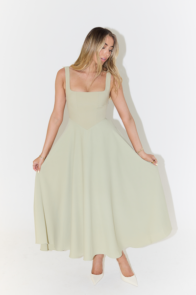 Damen-Midikleid mit fließendem Schnitt und taillierter Passform