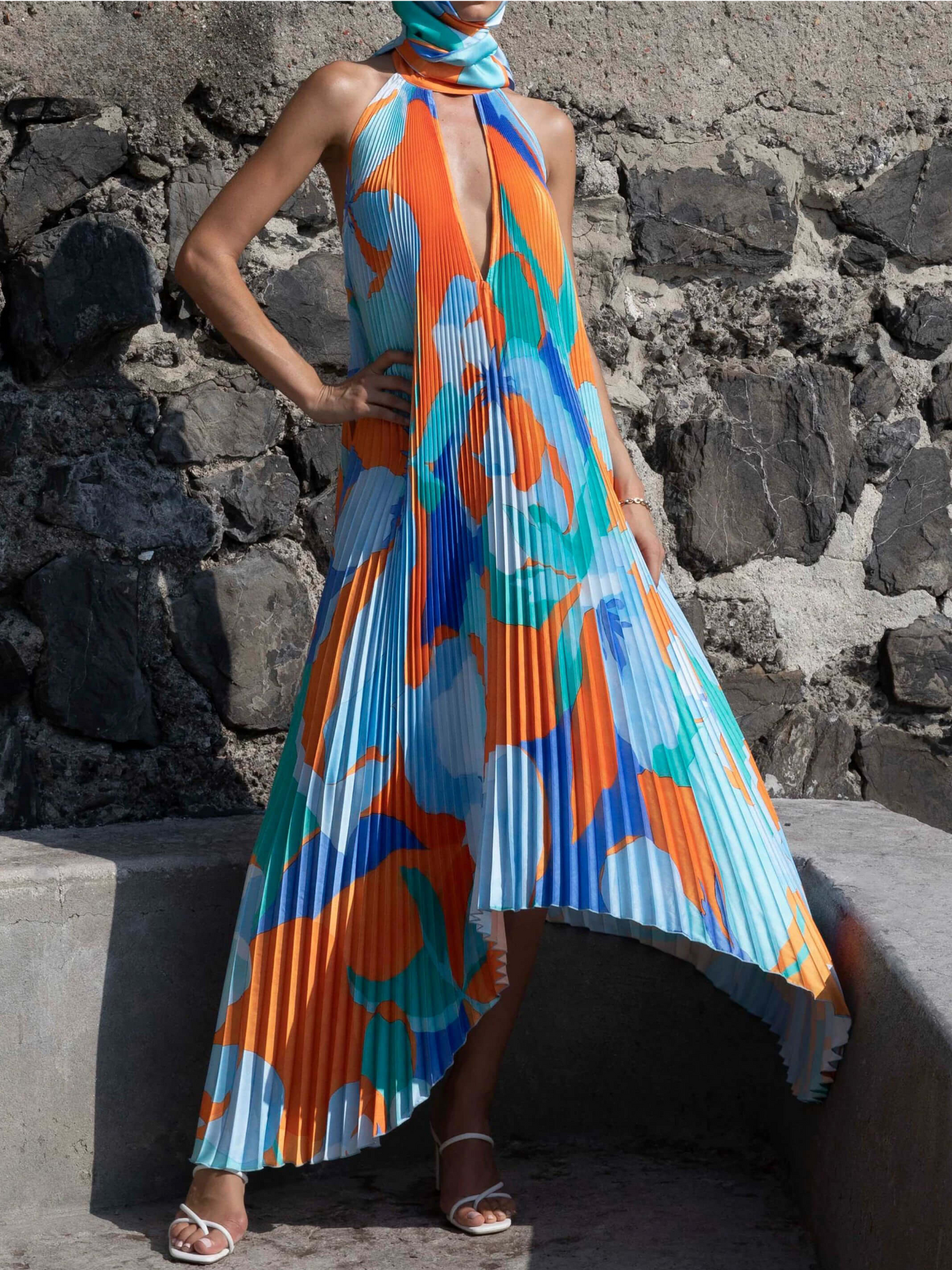 Rica - Rückenfreies, ausgestelltes Kleid mit geometrischem Print