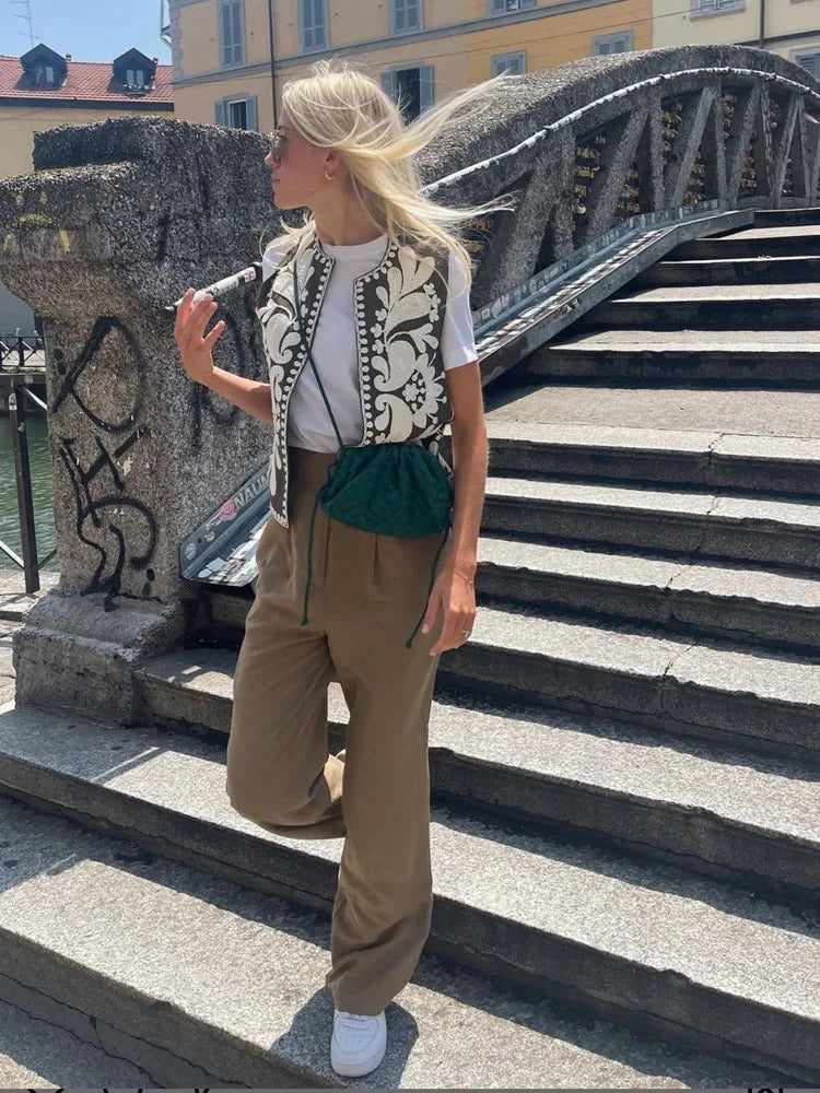 Ärmellose Weste mit floralen Stickereien für Eleganz