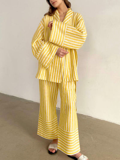 Zweiteiliges Set mit Streifen | Wickelbluse & Weite Hose | Modern und Lässig
