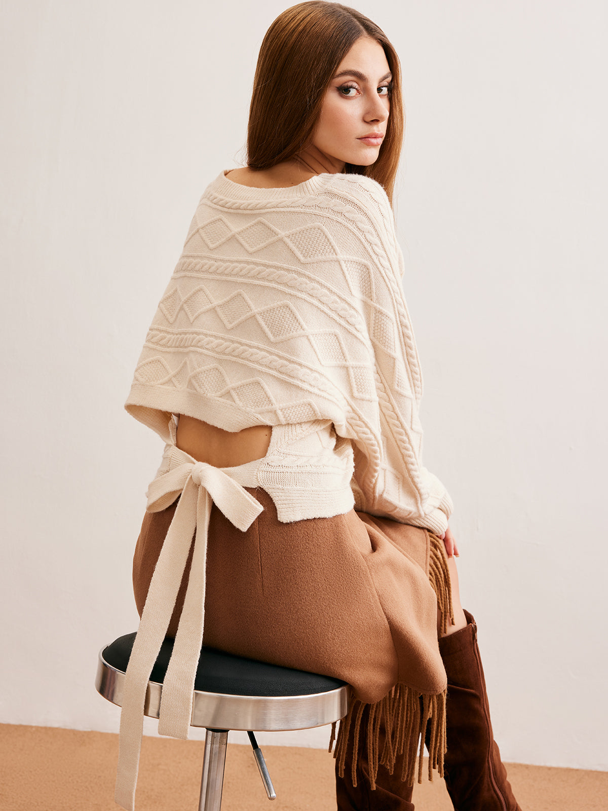 Stylischer Strickpullover Damen | Rückenausschnitt & Zierliches Bindeband