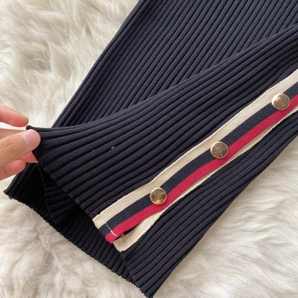 Damen Strickkleid figurbetont | Mit Kontraststreifen & Seitenschlitz-Design