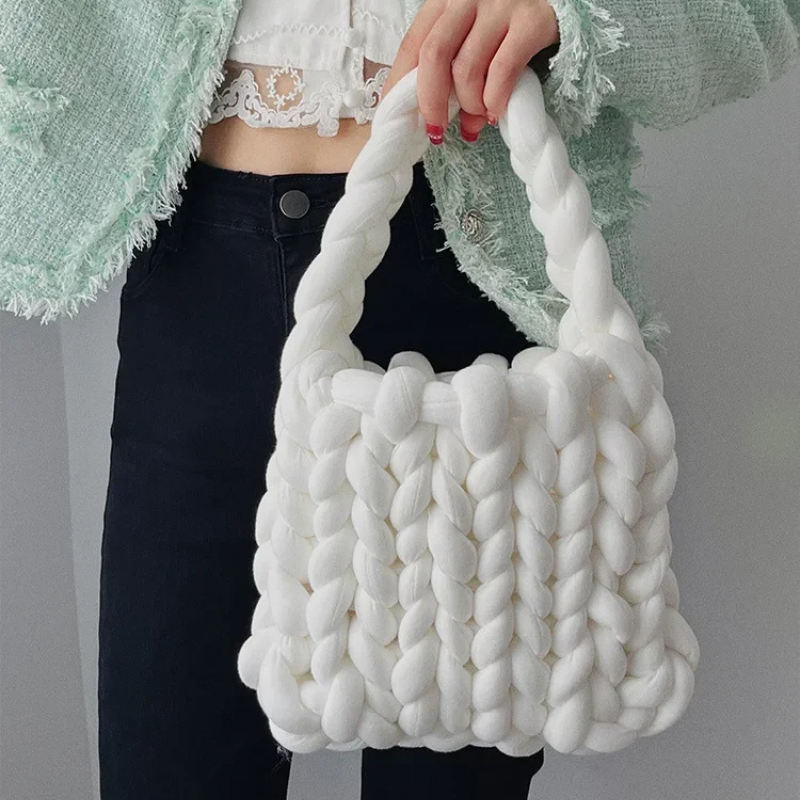 CrochetCouture™ – Umhängetasche im gehäkelten Design