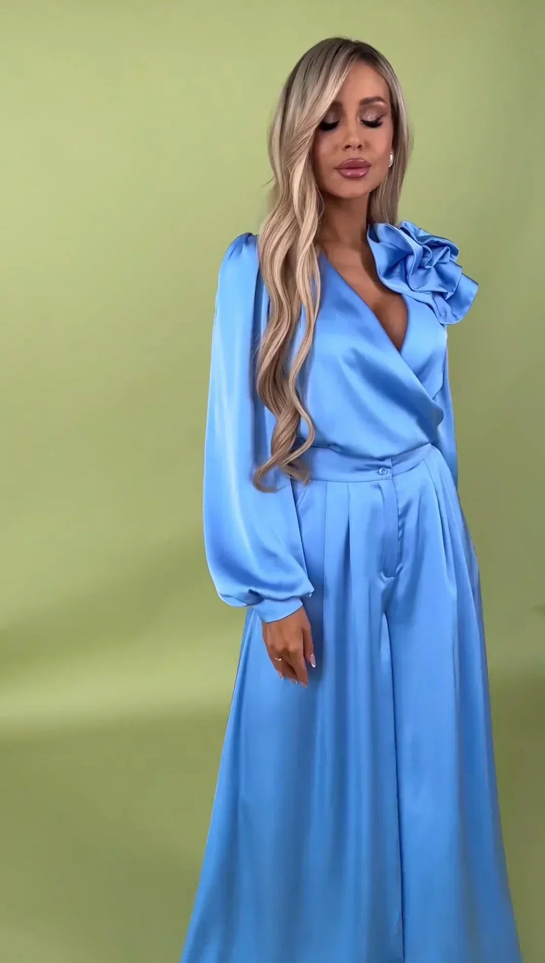 Eleganter Jumpsuit mit Blütendetail | Weiblich & Ausdrucksstark | Perfekt für Events