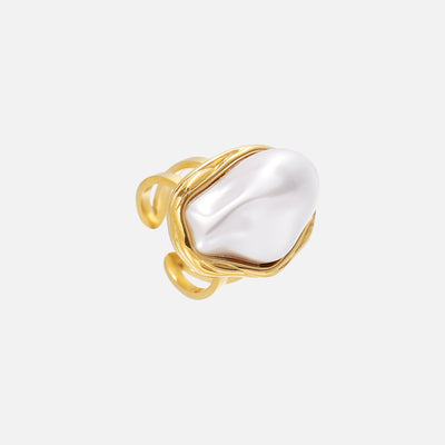 Goldener Ring mit Unregelmäßiger Perle – Organisch & Elegant