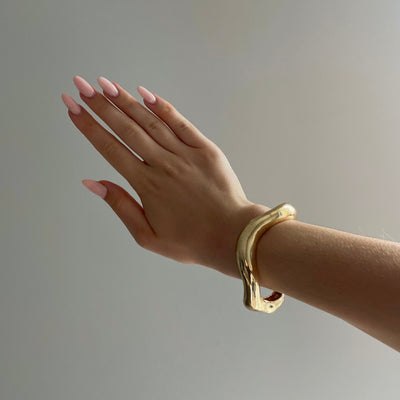 Elegantes Offenes Gold Armband – Stilvolles Highlight für deinen Look