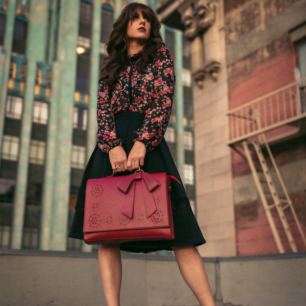 Elegante Umhängetasche | Cut-Out-Design & Schleife | Femininer Stil