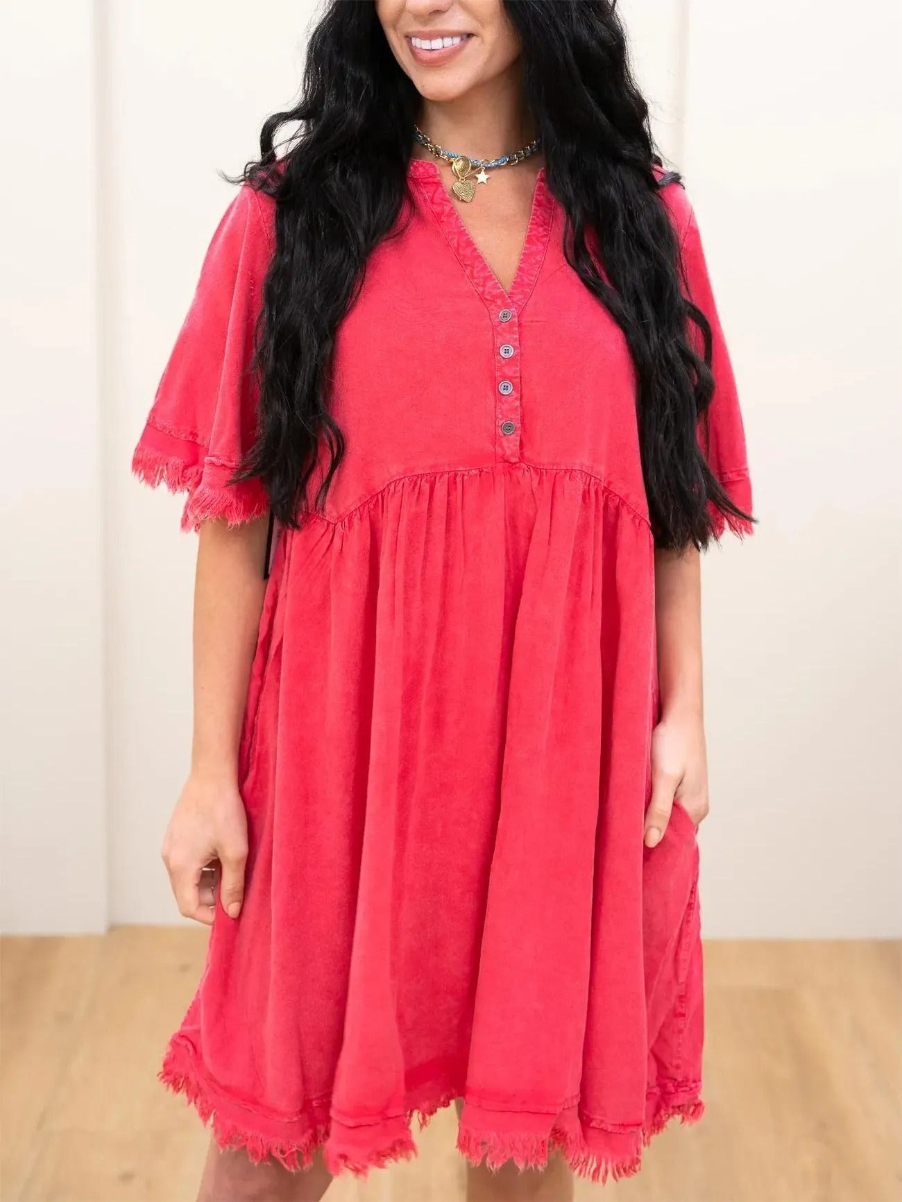 Damen Sommerkleid mit eleganter Knopfleiste und fransigem Saum Fudus