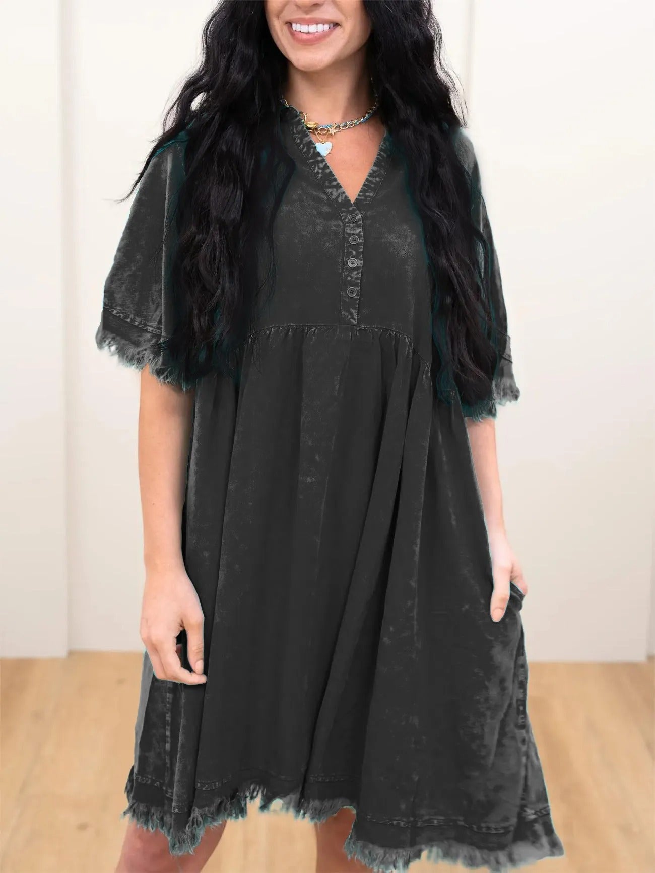 Damen Sommerkleid mit eleganter Knopfleiste und fransigem Saum Fudus