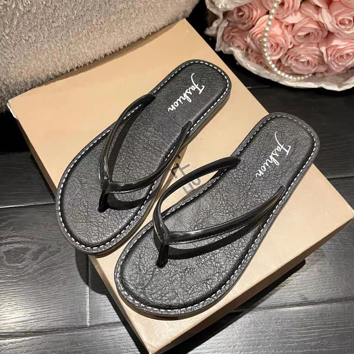 Damen Flip-Flops mit rutschfester Sohle und bequemem Fußbett Fudus