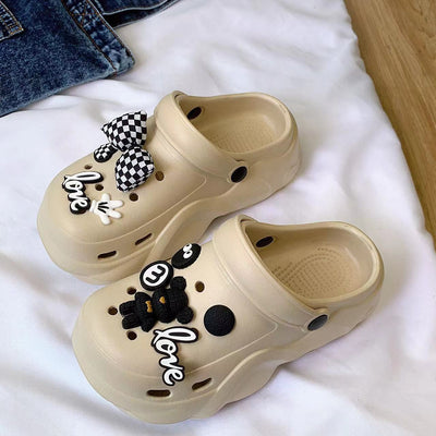 Damen Pantoletten mit bunten Accessoires Fudus