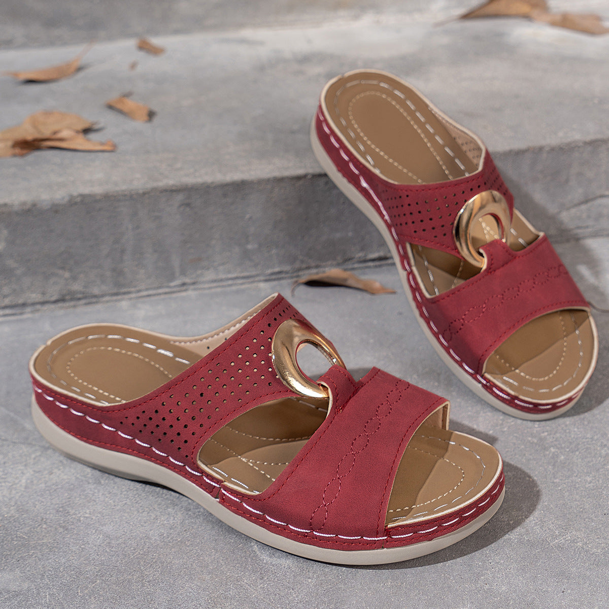 Damen Komfort-Sandalen mit modischem Cut-Out-Design und elegantem Metallelement Fudus