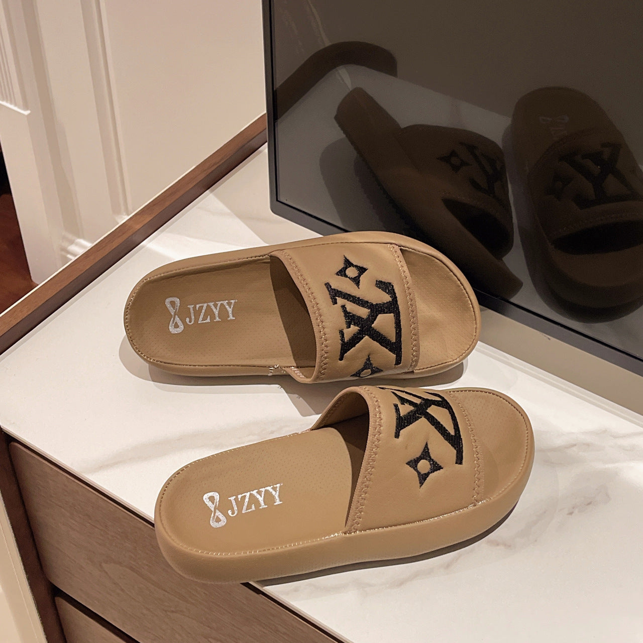 Damen modische Komfort-Pantoletten im stylischen Design Fudus