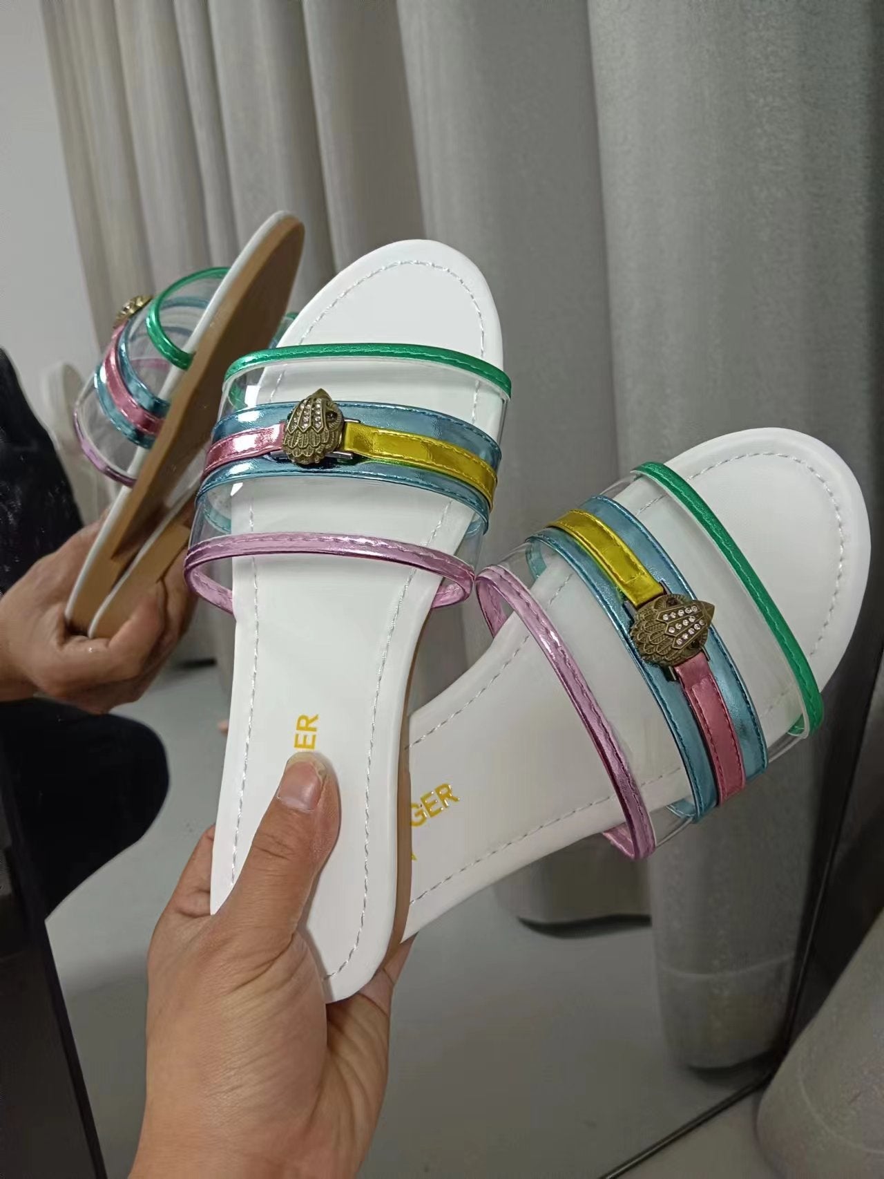 Damen modische transparente Pantoletten mit bunten Riemen und dekorativem Detail Fudus
