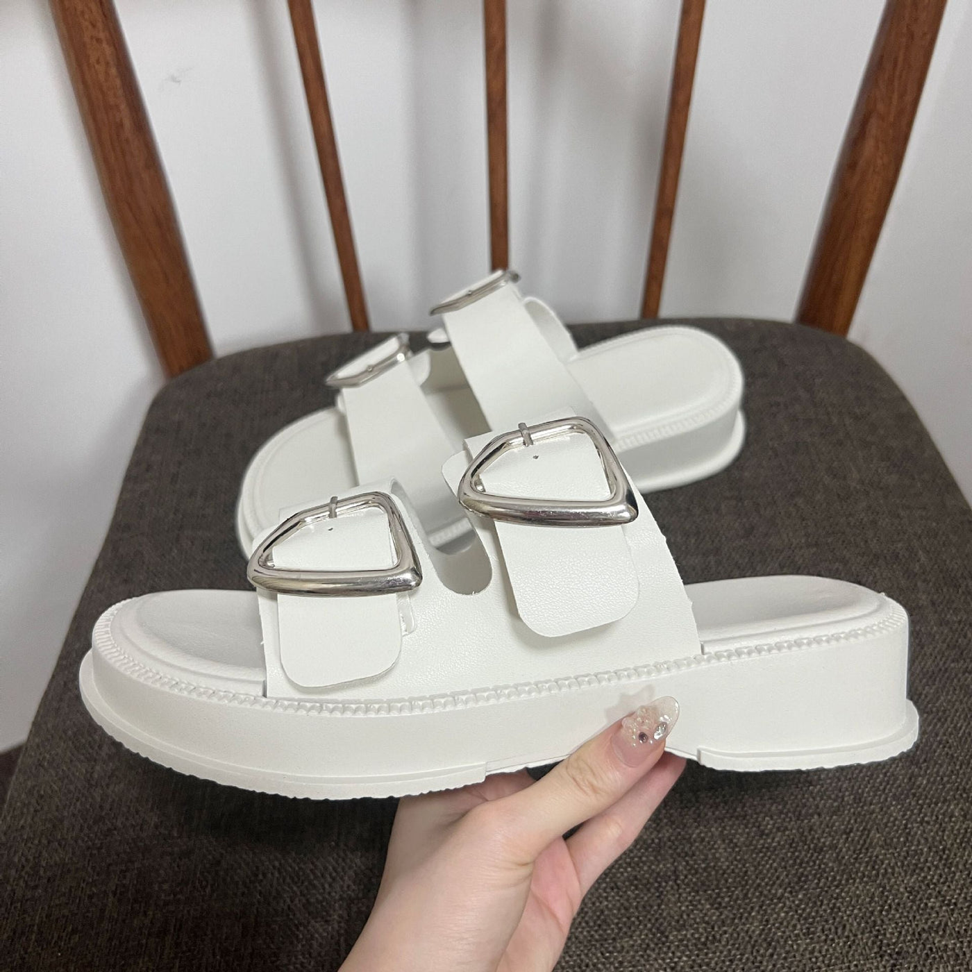 Damen Komfortable Sandalen mit modischen Schnallen und rutschfester Sohle Fudus