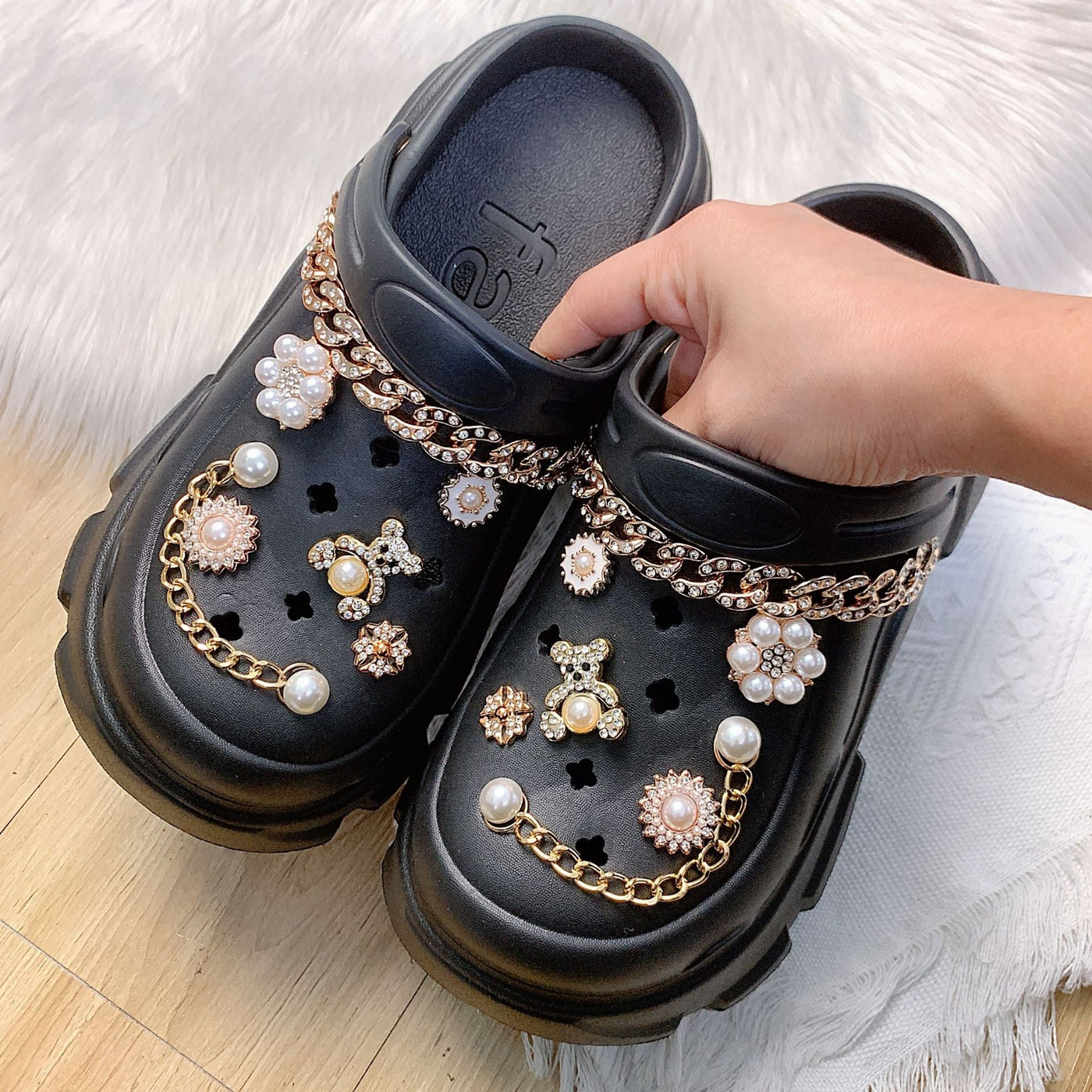 Damen Dekorative Clogs mit funkelnden Applikationen und modischen Verzierungen Fudus