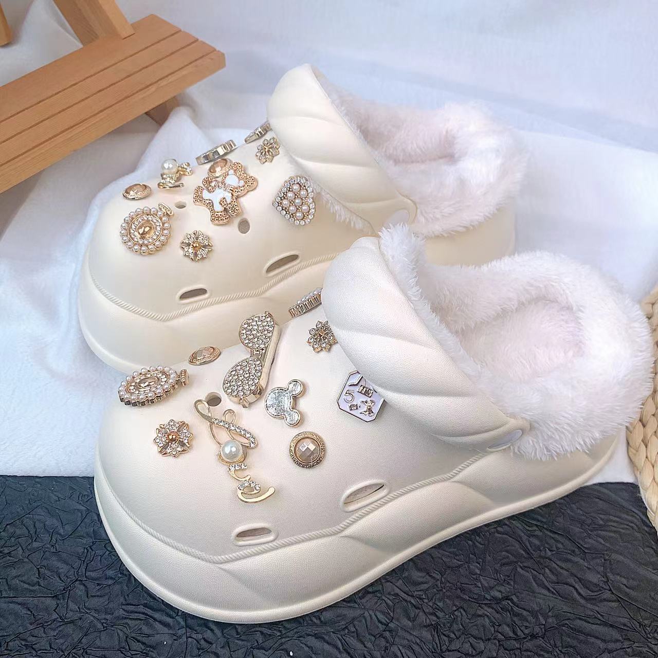 Damen modische Hausschuhe mit Schmuckelementen Fudus