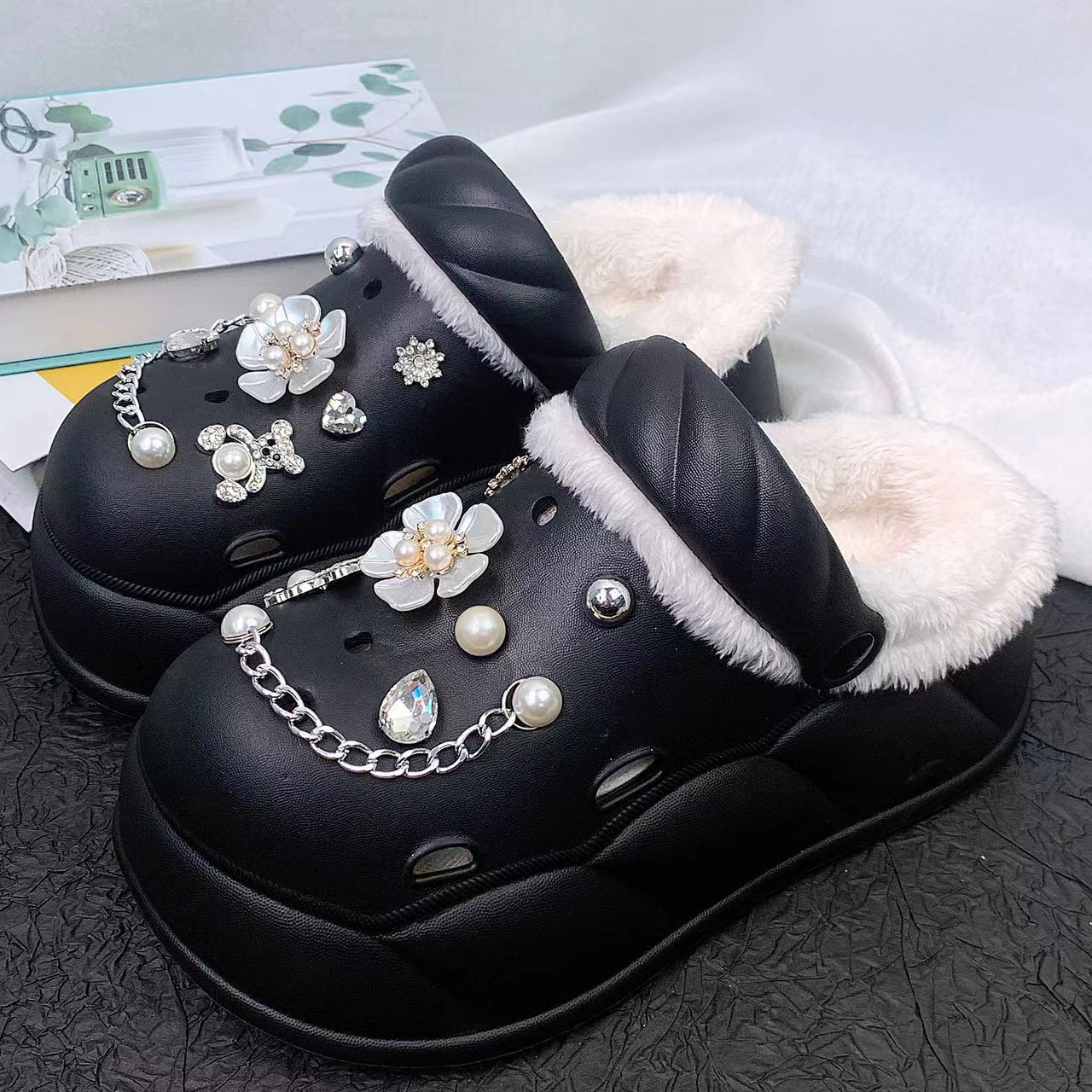 Damen Mode Clogs mit dekorativem Schmuck Fudus