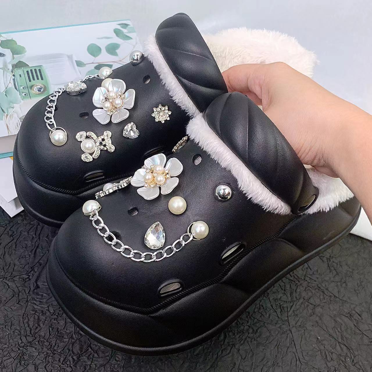 Damen Mode Clogs mit dekorativem Schmuck Fudus