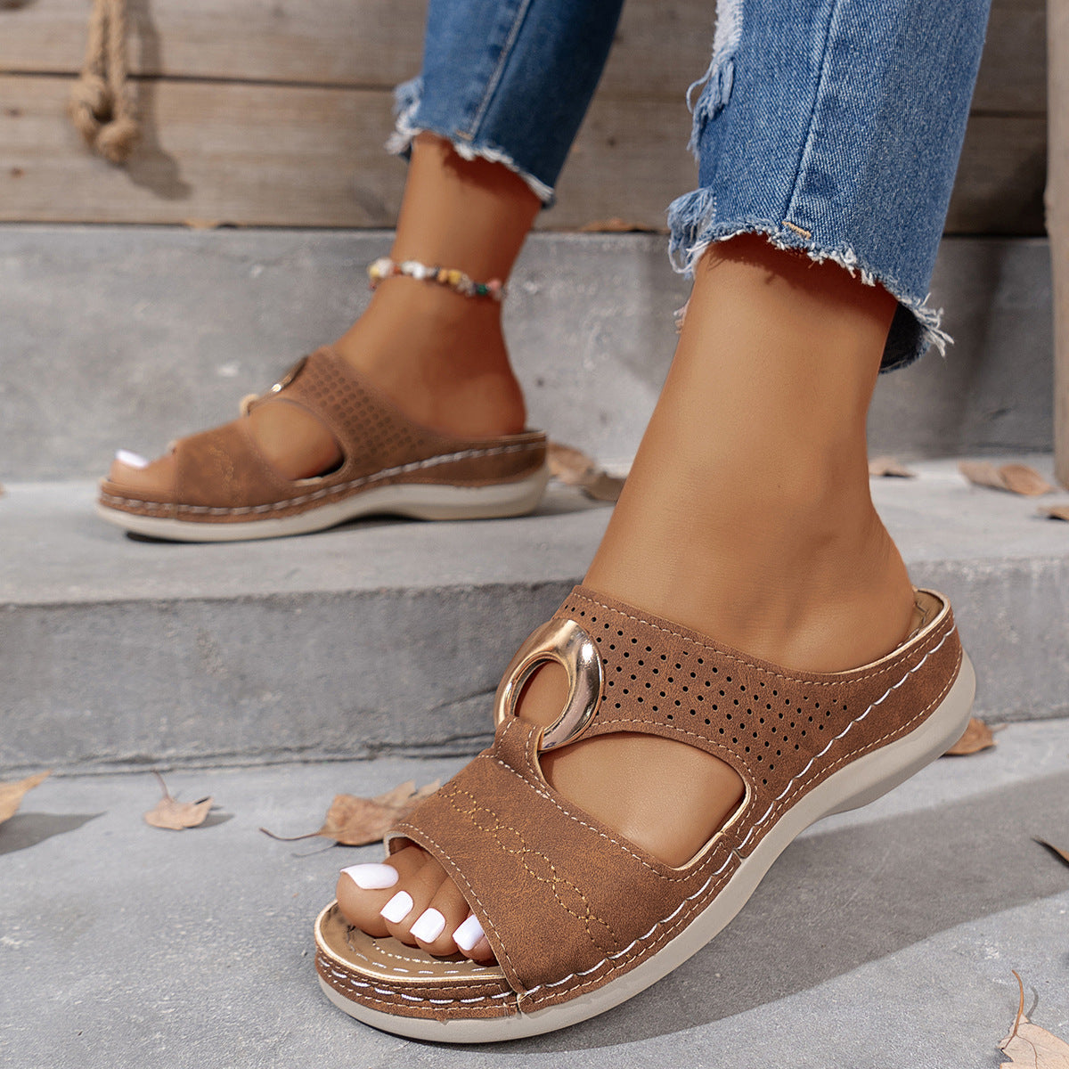 Damen Komfort-Sandalen mit modischem Cut-Out-Design und elegantem Metallelement Fudus