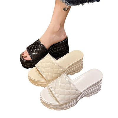 Damen modische Plateausandalen im quilted Design mit breiter Laufsohle Fudus