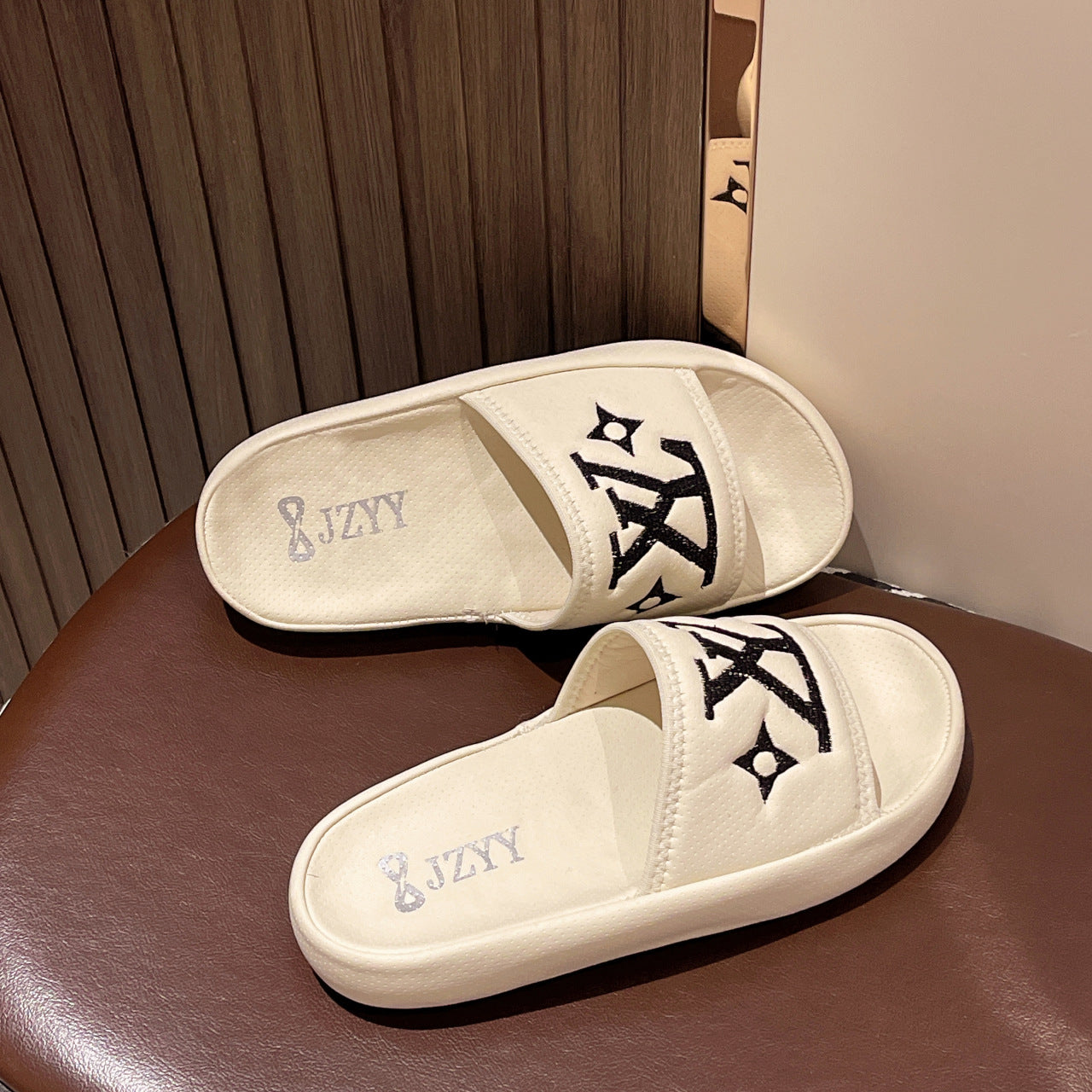 Damen modische Komfort-Pantoletten im stylischen Design Fudus